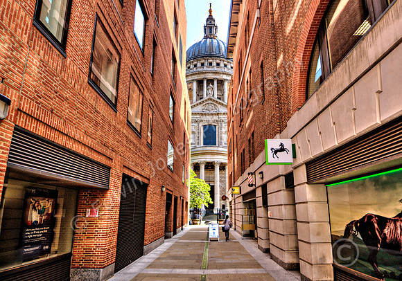 Queens Head Passage New to Old