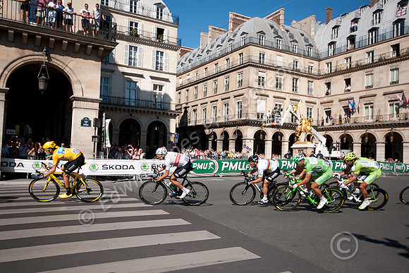 Bradley Wiggins lead out to Glory Paris original