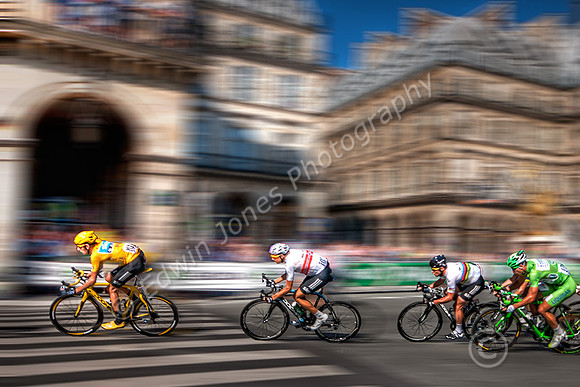 Bradley Wiggins lead out to Glory Paris final